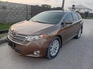 Toyota Venza XLE 2011 Gold