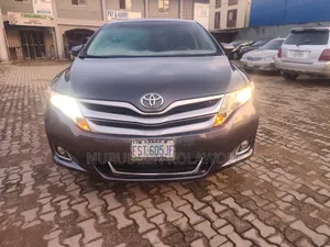 Toyota Venza XLE 4dr Wagon (3.5L 6cyl 6A) 2015 Gray