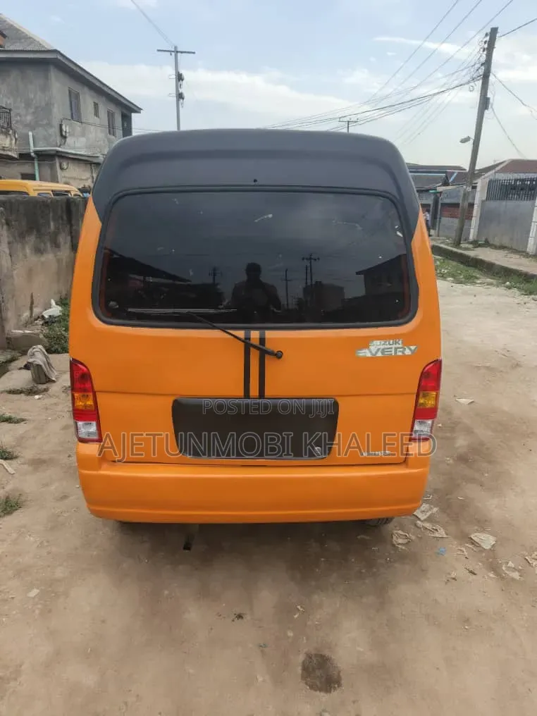 Suzuki APV Minibus 2010 Yellow