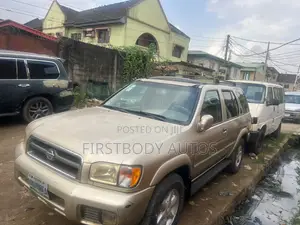 Nissan Pathfinder 2002 Gold
