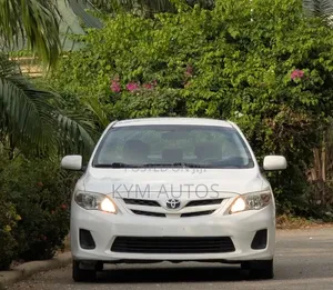 Toyota Corolla LE 4dr Sedan (1.8L 4cyl 4A) 2013 White