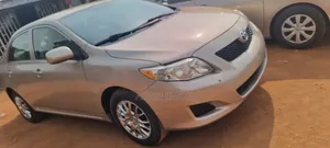 Toyota Corolla Base 4dr Sedan (1.8L 4cyl 5M) 2010 Gold