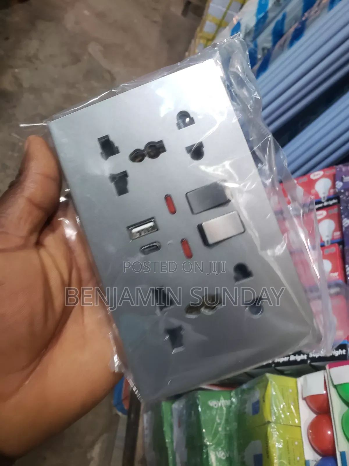 Double Universal Switched Wall Socket With USB and Tap C