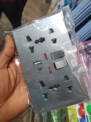 Double Universal Switched Wall Socket With USB and Tap C