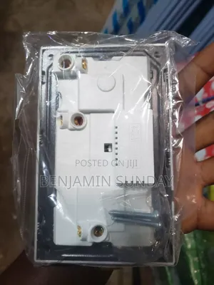 Double Universal Switched Wall Socket With USB and Tap C