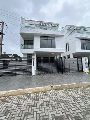5bdrm Duplex in Chevron for sale
