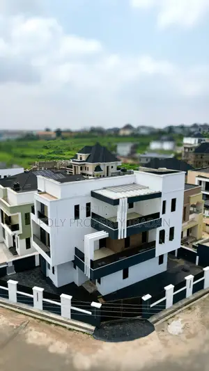 4bdrm Penthouse in Carlton Gate Estate, Ibadan for sale