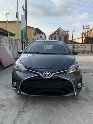 Toyota Yaris LE Hatchback 5dr 2015 Gray