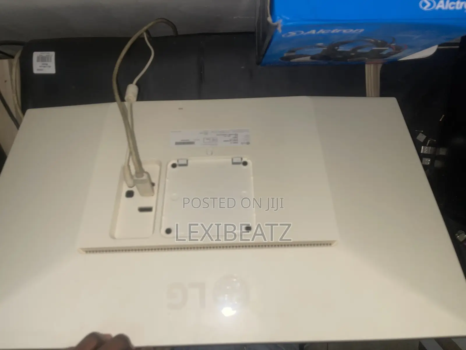 LG and HP Monitors 23, 25s