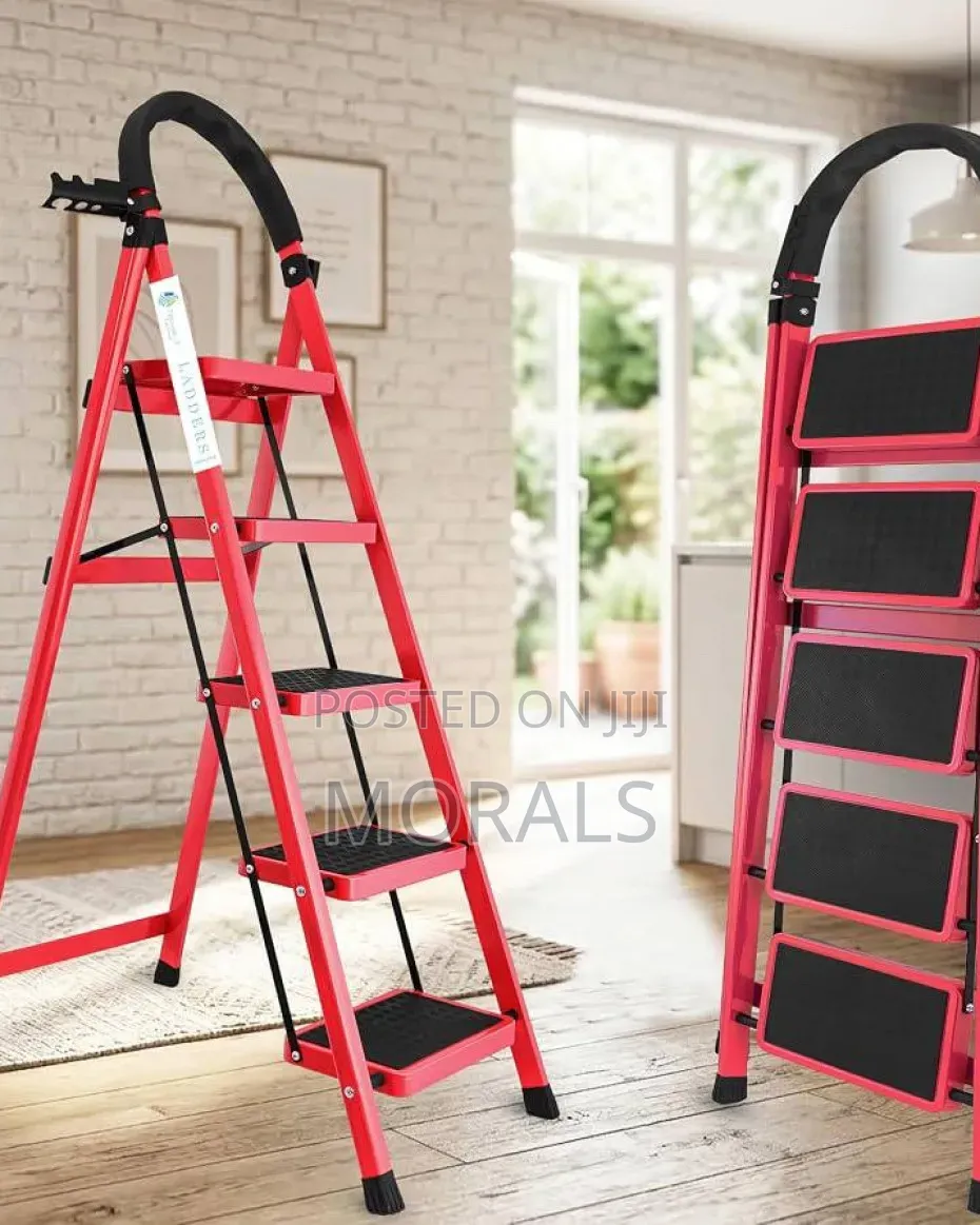 Foldable Wide Step Ladder With Tool Tray