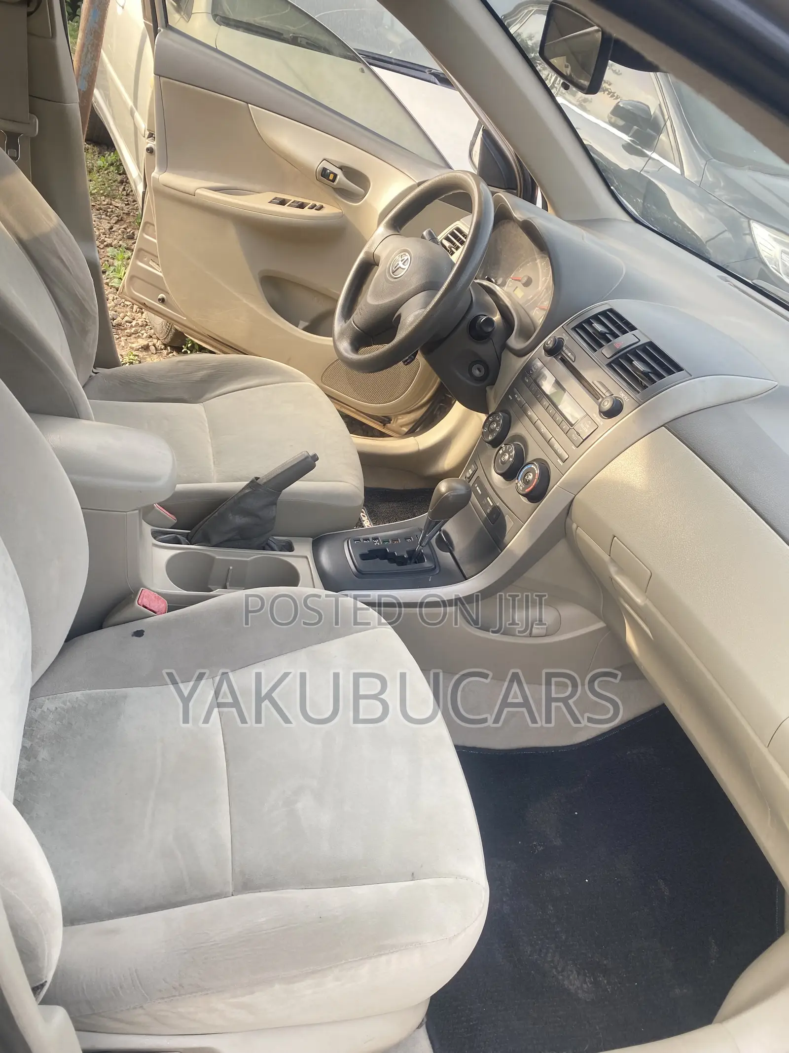 Toyota Corolla 2010 Gold