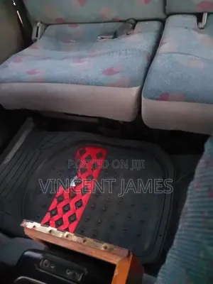 Nissan Vanette 1999 Red