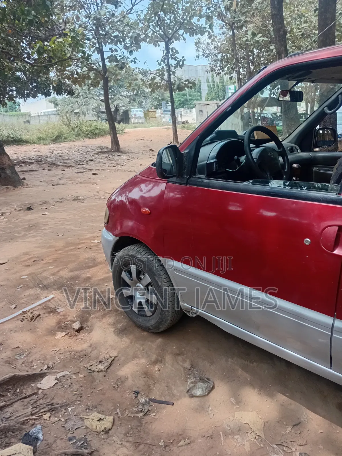 Nissan Vanette 1999 Red