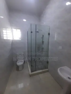 1bdrm Shared Apartment in Lekki Phase 2 for rent