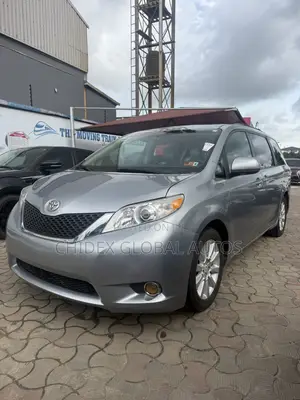 Toyota Sienna Limited 7 Passenger 2012 Silver