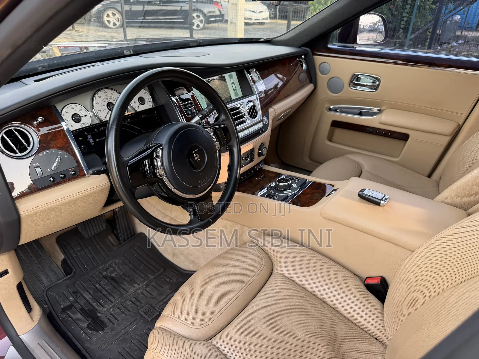 Rolls-Royce Ghost Base EWB 2017 Maroon