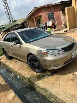 Toyota Camry LE 4dr Sedan (2.4L 4cyl 4A) 2004 Gold