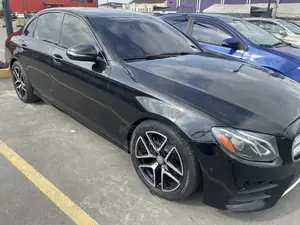 Mercedes-Benz E300 2018 Blue