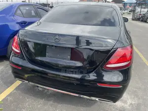 Mercedes-Benz E300 2018 Blue