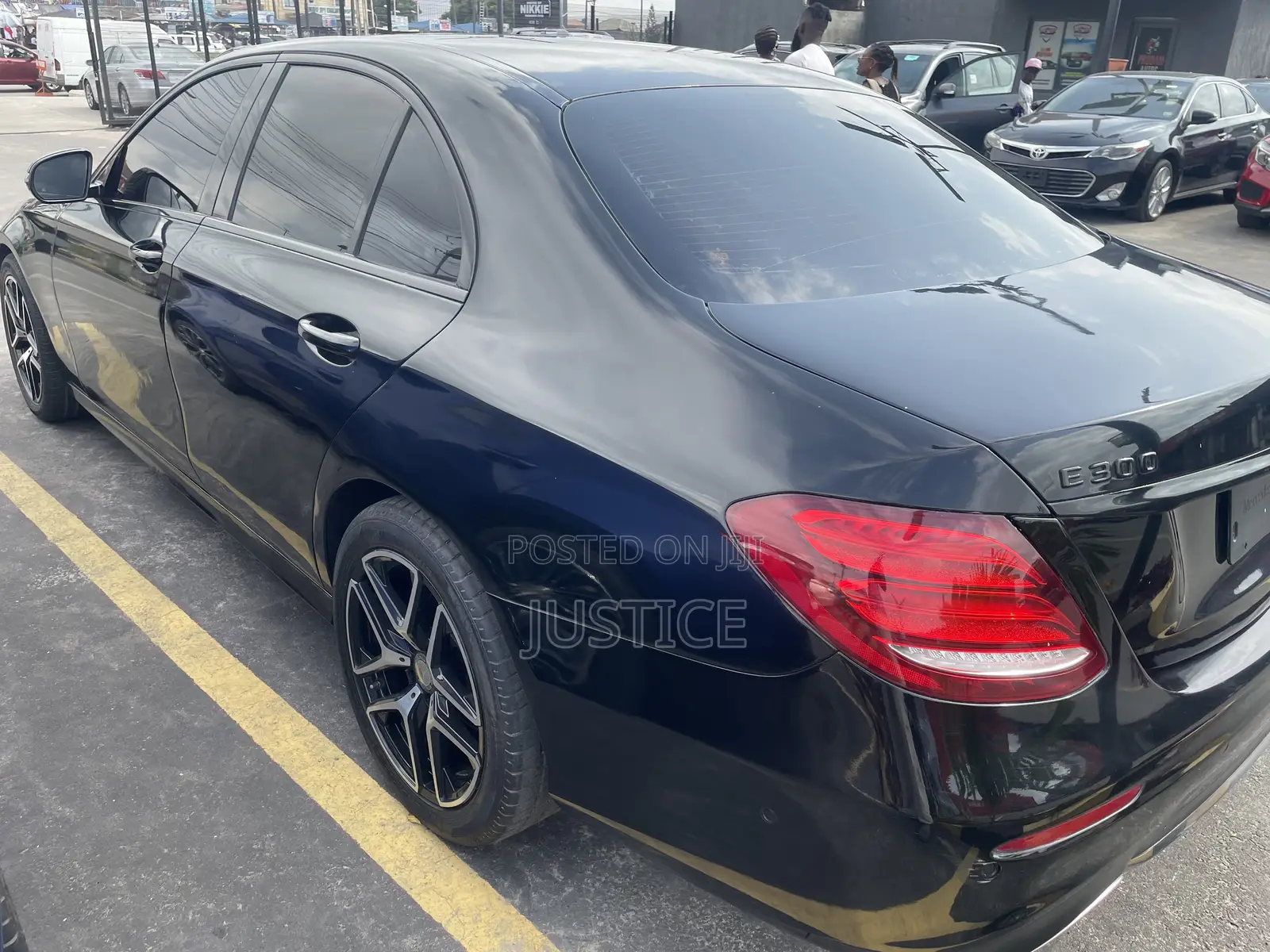 Mercedes-Benz E300 2018 Blue