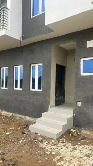 3bdrm Townhouse/Terrace in Luxiar Apartment, Idu Industrial for sale