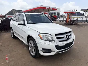 Mercedes-Benz GLK-Class Base GLK 350 4dr AWD 4MATIC (3.5L 6cyl 7A) 2015