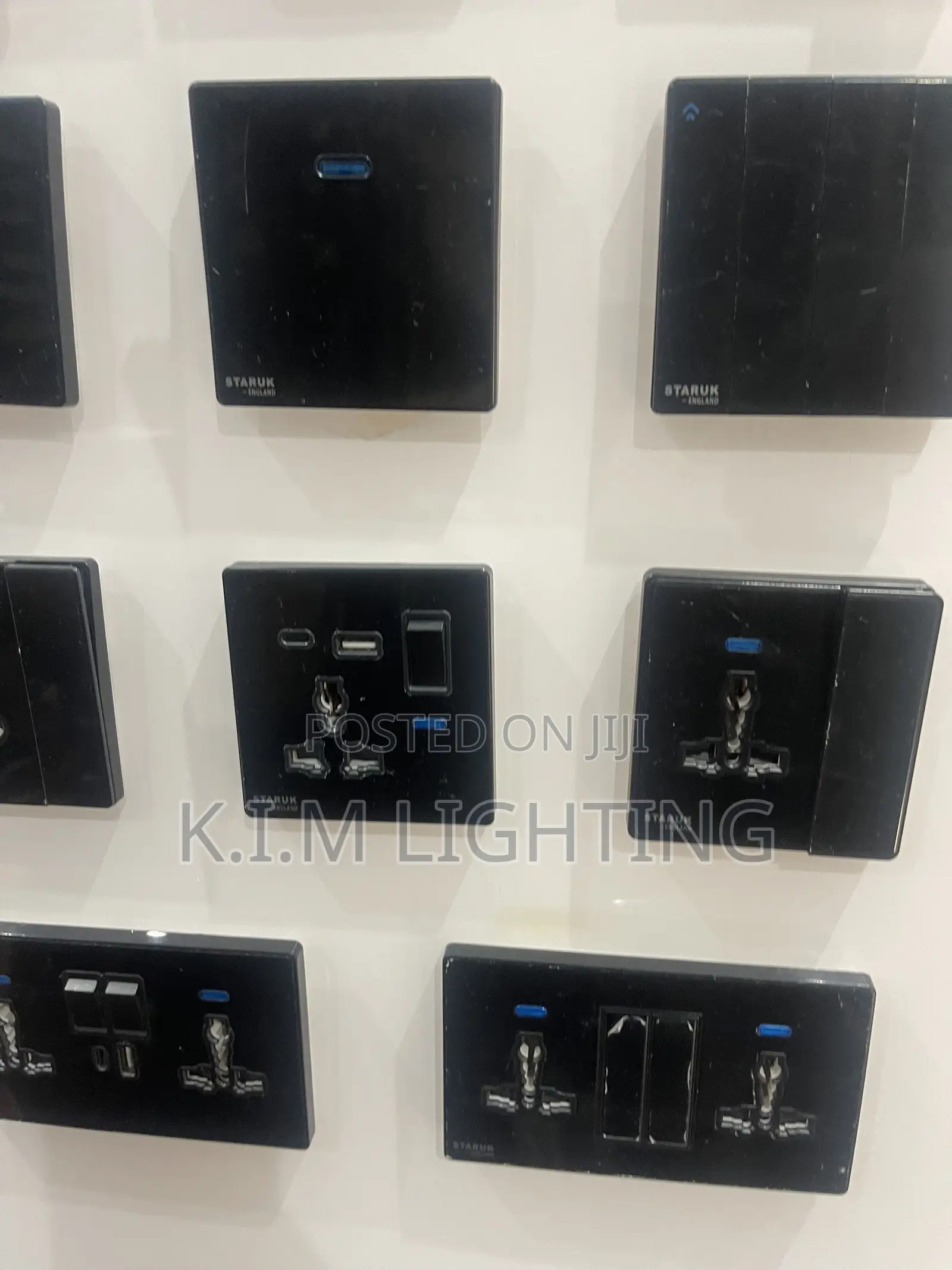 Uk Standard Universal Switched Wall Socket With LED Indicator