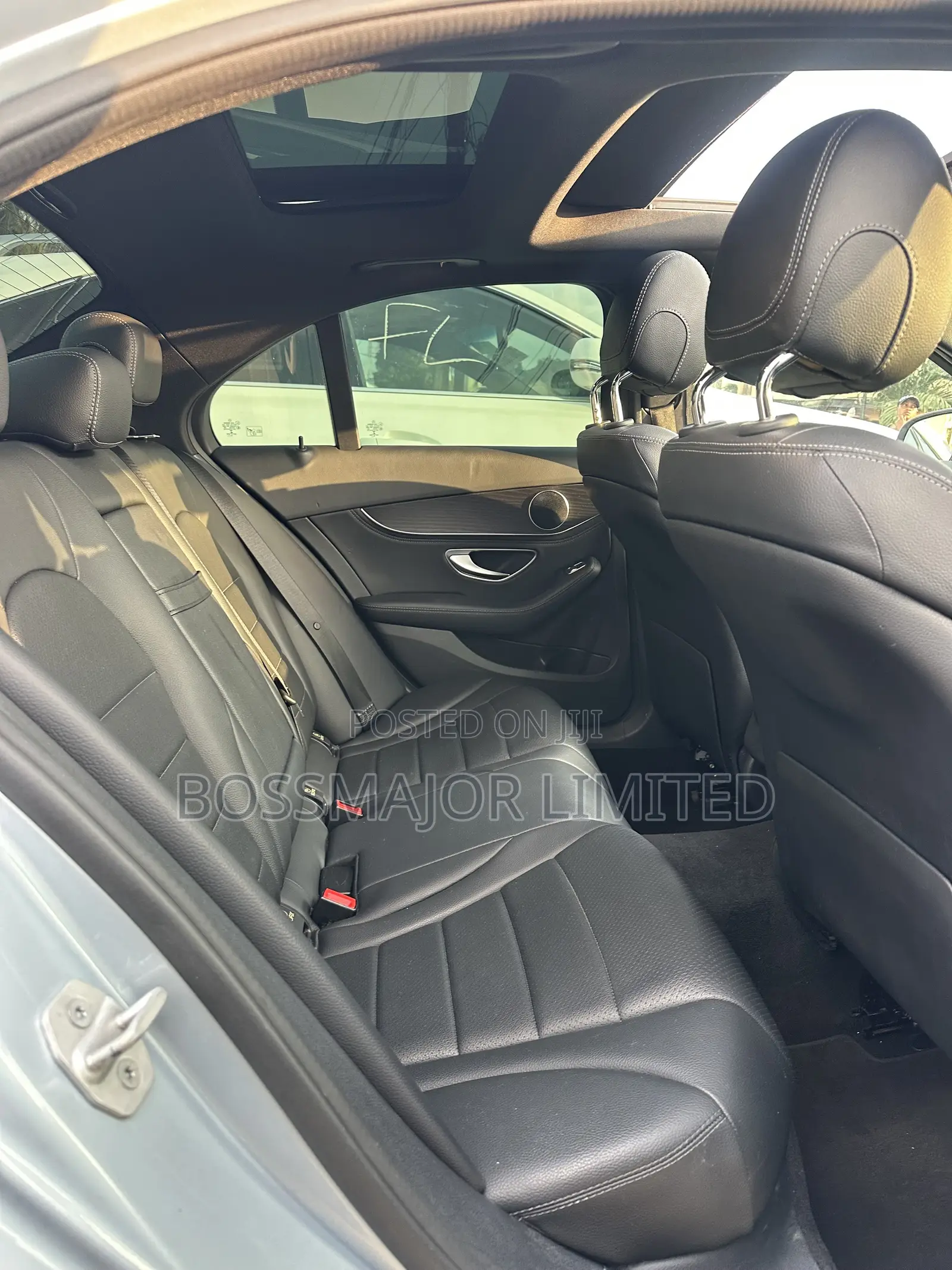 Mercedes-Benz C300 2016 Blue