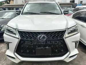 Lexus LX 570 AWD 2017 White