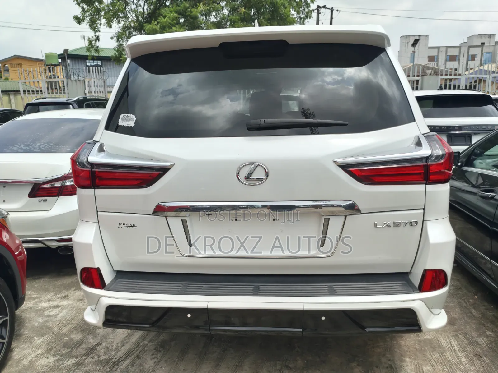 Lexus LX 570 AWD 2017 White