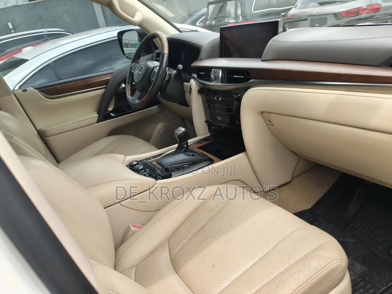 Lexus LX 570 AWD 2017 White