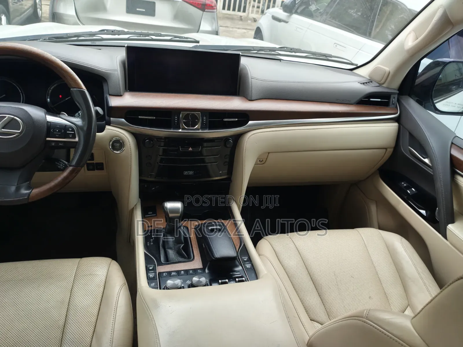 Lexus LX 570 AWD 2017 White
