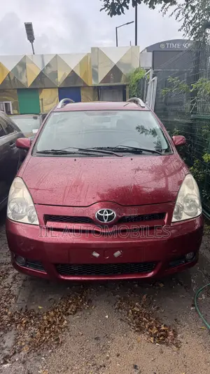 Toyota Verso 2010 Maroon