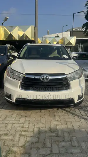 Toyota Highlander XLE 4dr SUV AWD (3.5L 6cyl 6A) 2015 White
