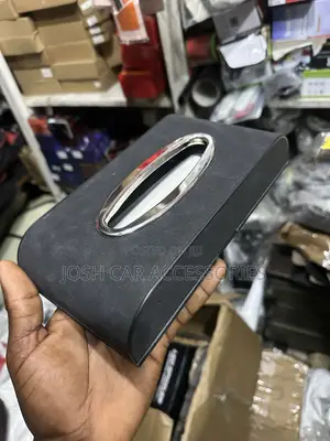 Universel Car Tissue Box Black With Chrome