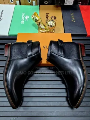 Men’s Black Leather Chelsea Boots With Textured Detail and BuckleStrap