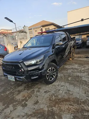 Toyota Hilux 2016 Black
