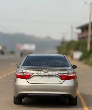 Toyota Camry SE 4dr Sedan (2.5L 4cyl 6A) 2016 Gold