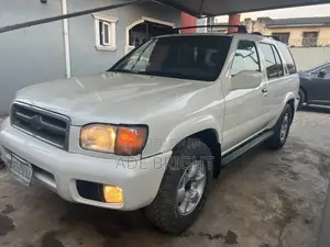Nissan Pathfinder LE AWD SUV (3.5L 6cyl 4A) 2002 White