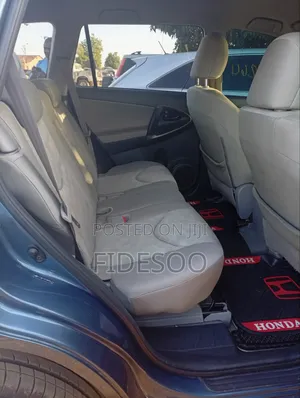 Toyota RAV4 2010 Silver