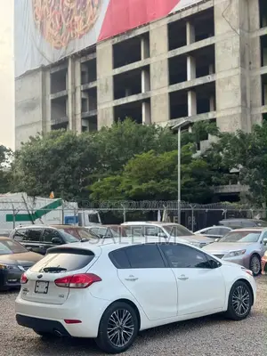 Kia Forte EX Hatchback 2017 White