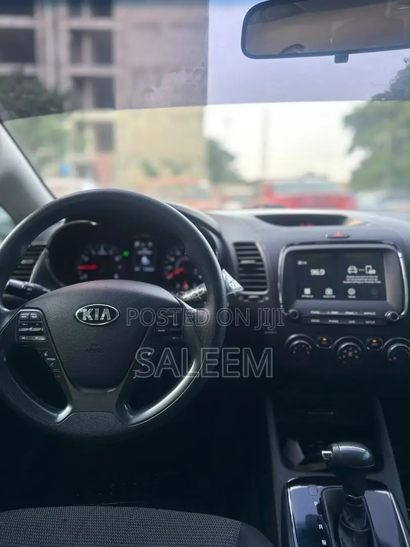 Kia Forte EX Hatchback 2017 White