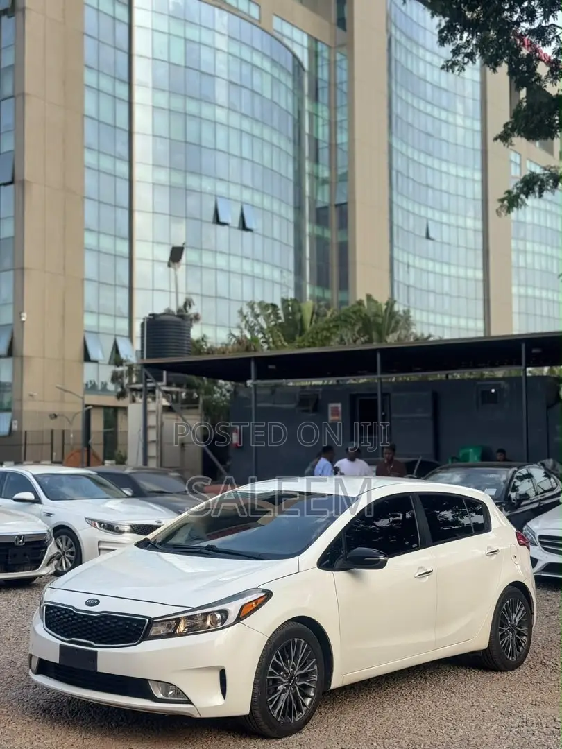 Kia Forte EX Hatchback 2017 White