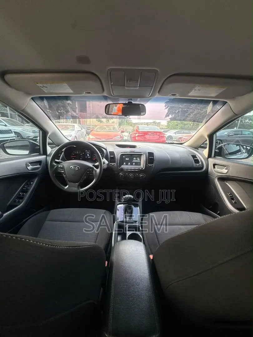 Kia Forte EX Hatchback 2017 White