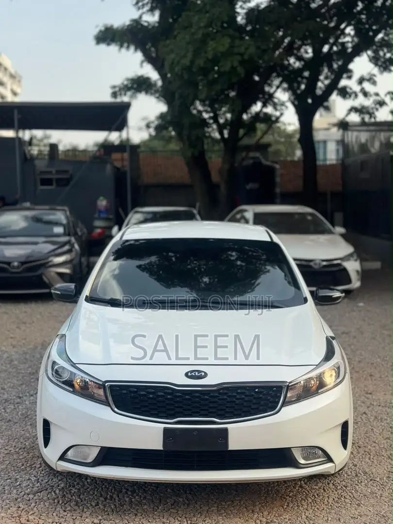 Kia Forte EX Hatchback 2017 White