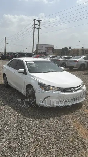 Toyota Camry SE 4dr Sedan (2.5L 4cyl 6A) 2015 White