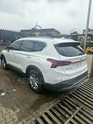Hyundai Santa Fe SE 2023 White