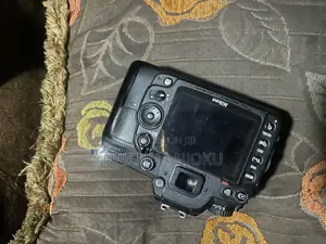 Nikon D7000 Only Body Tested, but You Will Buy Your Battery