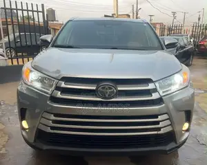 Toyota Highlander XLE 2019 Gray