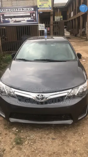 Toyota Camry LE 4dr Sedan (2.5L 4cyl 6A) 2014 Gray